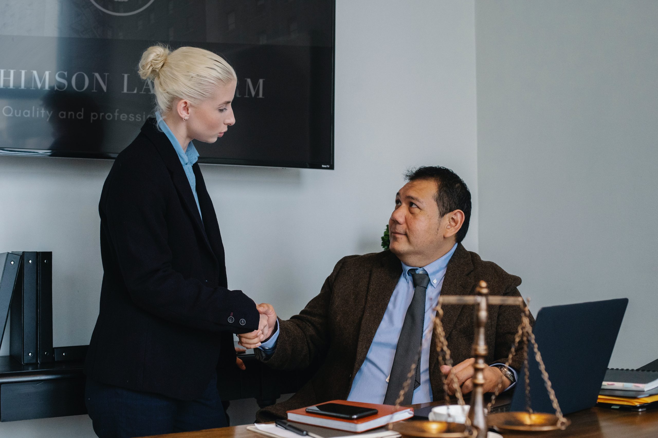 Quelles différences peut-on faire entre un avocat et un conseiller juridique ?