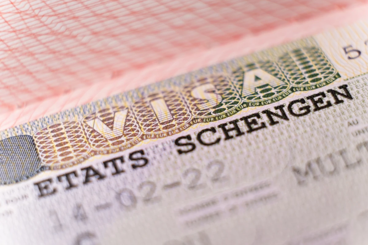 Contester un refus de visa pour motifs de sécurité : stratégies juridiques et recours