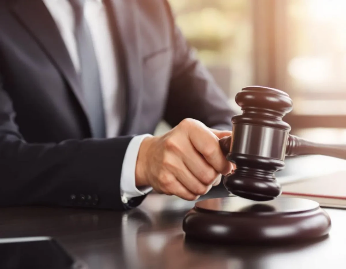 L'Arbitrage Commercial : Quand la Justice Privée Supplante les Tribunaux Traditionnels